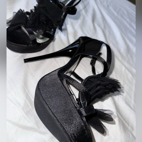 Satin Strappy with ruffles and platform perfect for going out hoco club, sz 8 - Picture 6 of 6